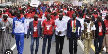 GROGNE : Le G7 bat le macadam à Thiès